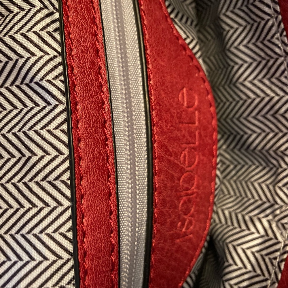 Isabelle Red Leather Shoulder Bag. Lots of Zippered hiding places. - Picture 5 of 10
